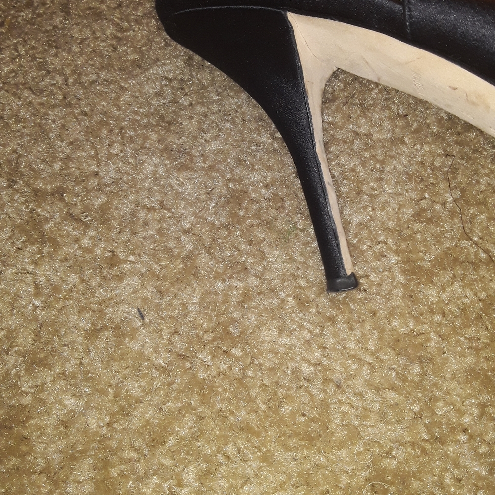 Shoes - Picture 6 of 8